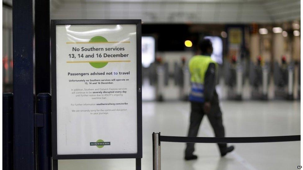 Notice of cancelled services at Victoria station