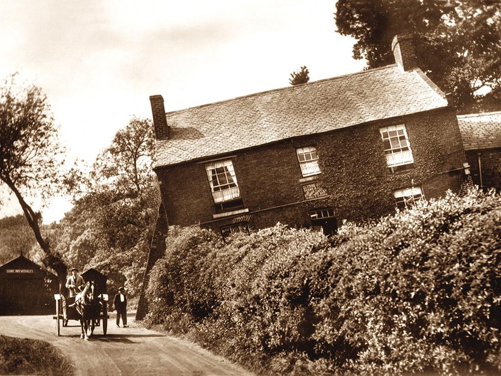 The Crooked House in Himley in the early 1900s