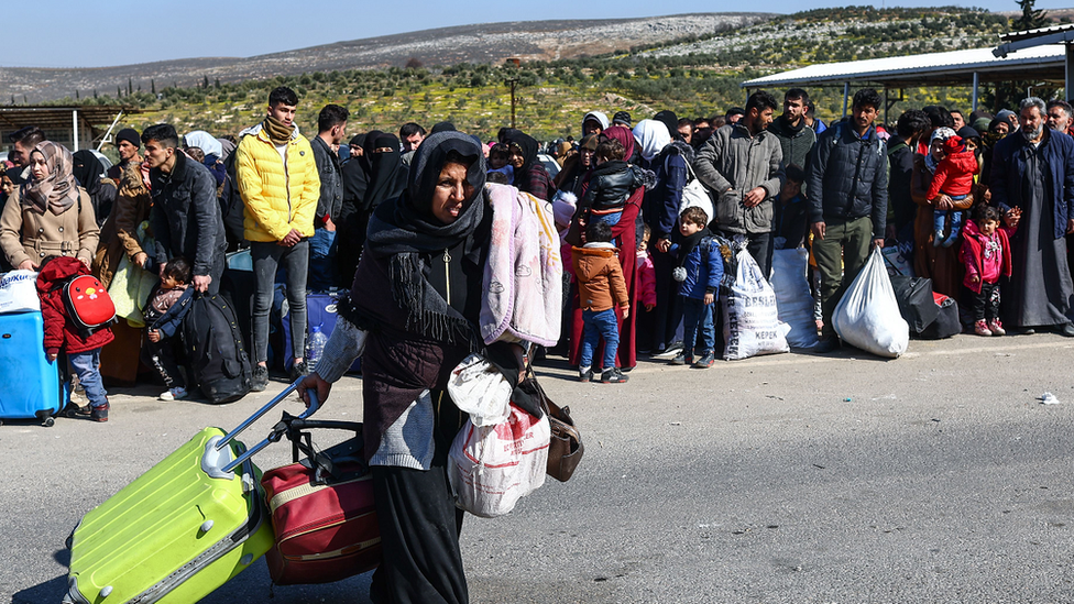 Syrian people at the Cilvegozu border crossing on Thursday