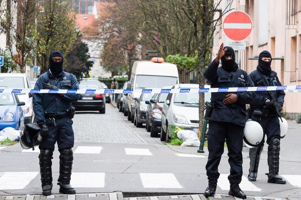 Armed police in Molenbeek, 16 Nov 15