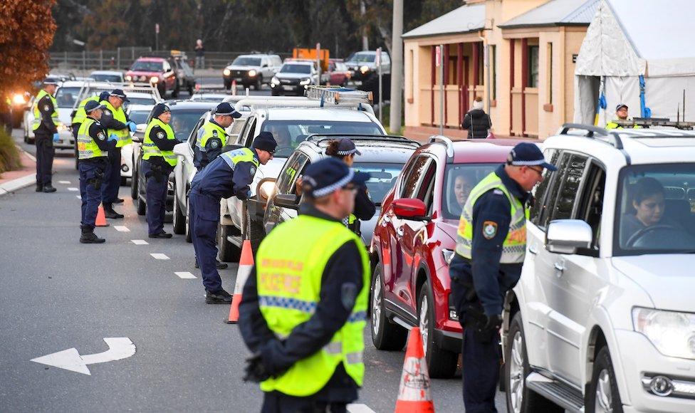 Border police between Victoria and South Australia