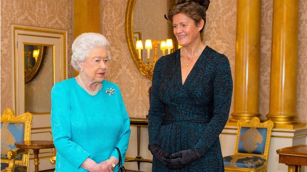 Queen Elizabeth II (left) and the UK's ambassador to China, Barbara Woodward (14 October 2015)