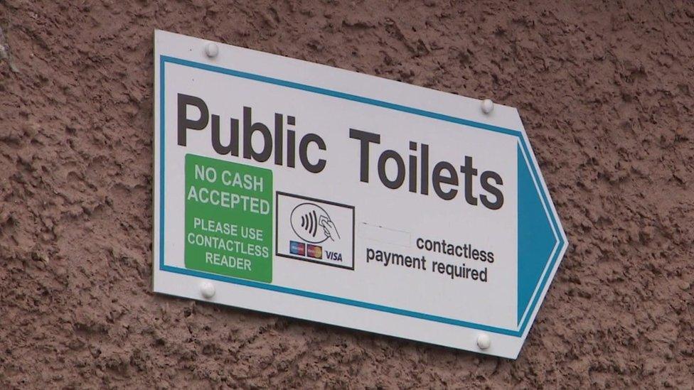 Public toilets sign