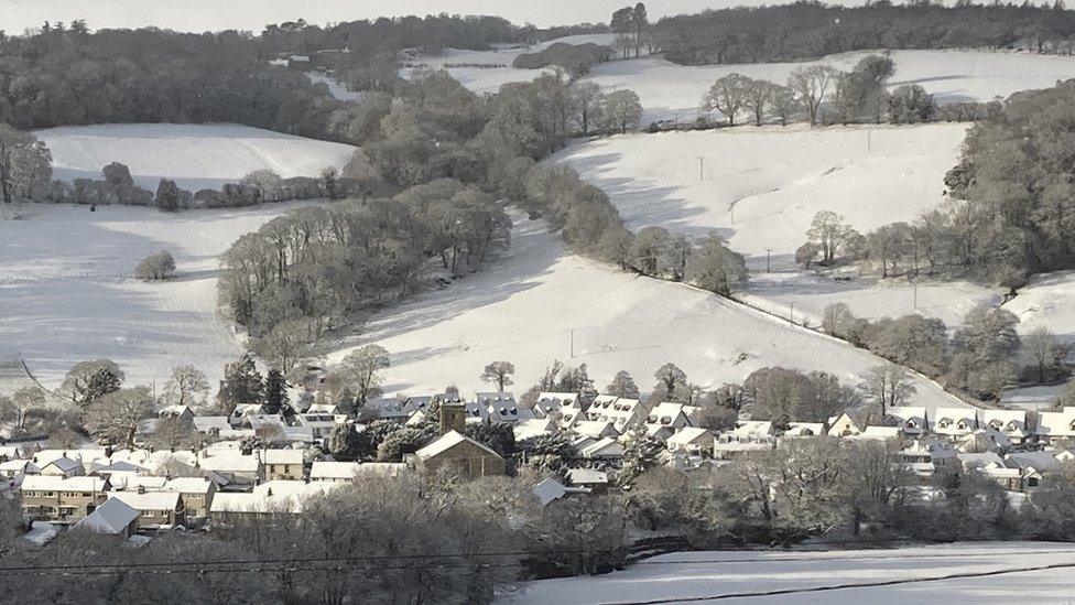 Eglwys-bach, Sir Conwy, dan orchudd o eira