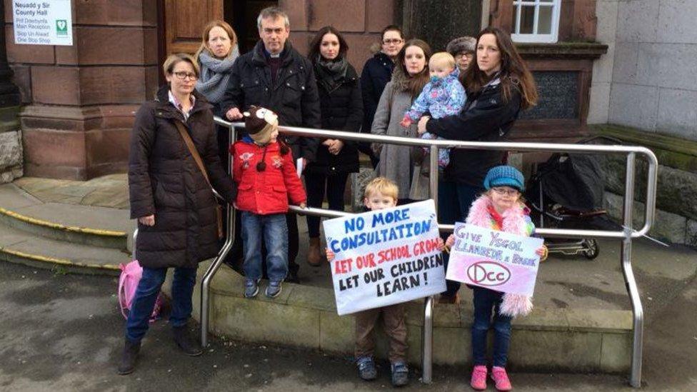 Protest rhieni yn 2015