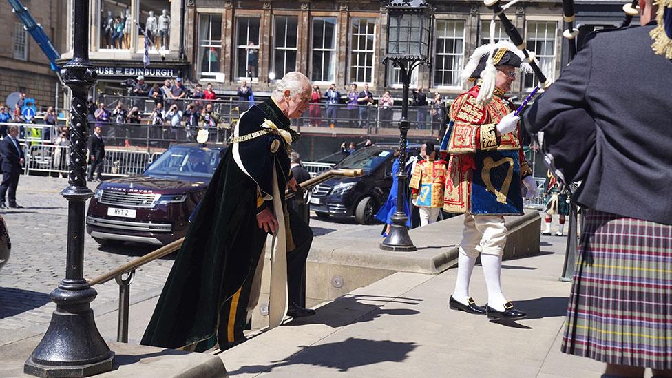 King Charles arriving at St Giles