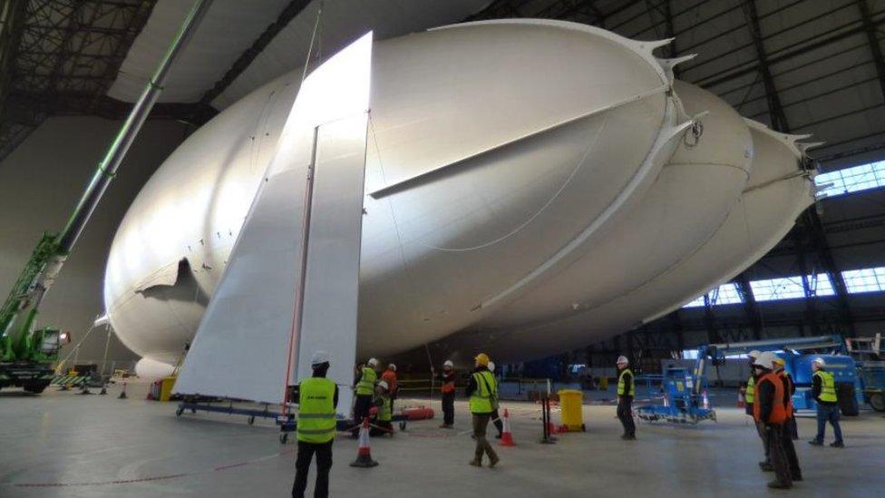 Airlander 10 being prepared for fins and engine to be attached