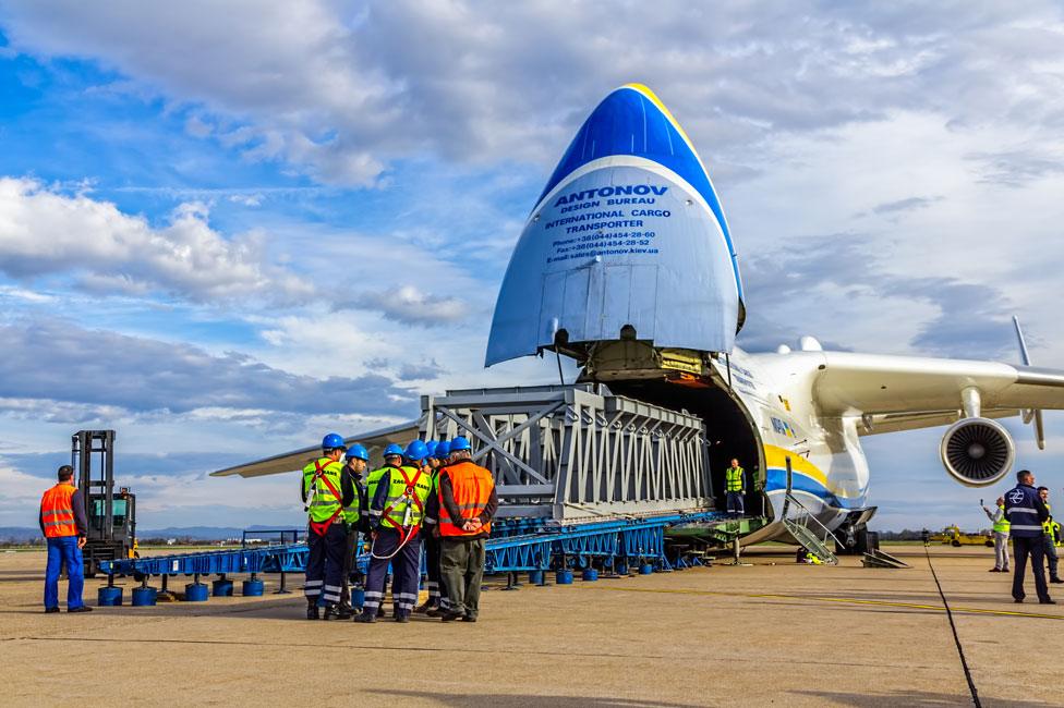 AN-225 loading