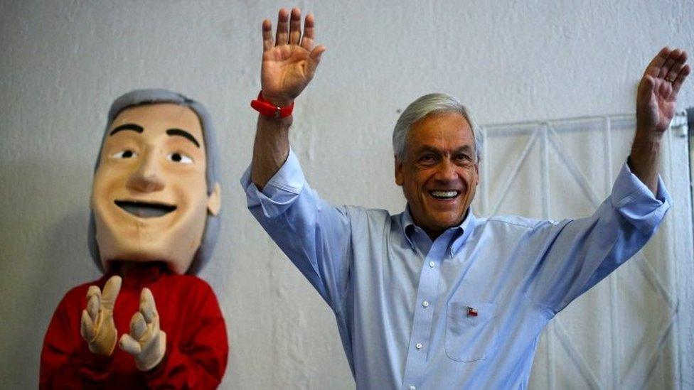 Chilean presidential candidate Sebastian Pinera waves to his supporters during a campaign rally ahead of the next presidential election in November 2017, in Santiago, Chile November 14, 2017.