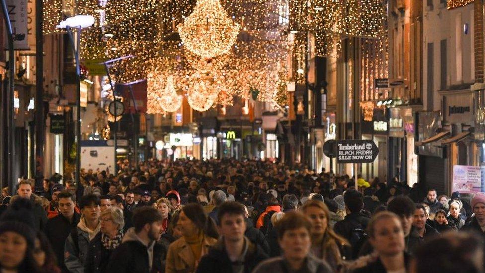 Packed shoppers fill street in Dublin