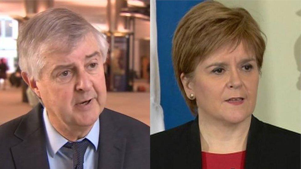 Mark Drakeford a Nicola Sturgeon