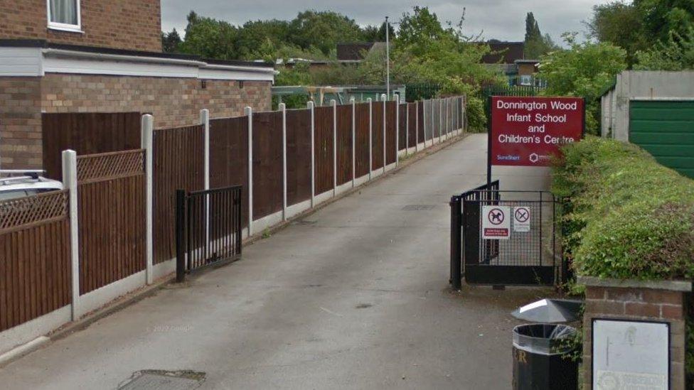 Entrance to Donnington Wood Infants