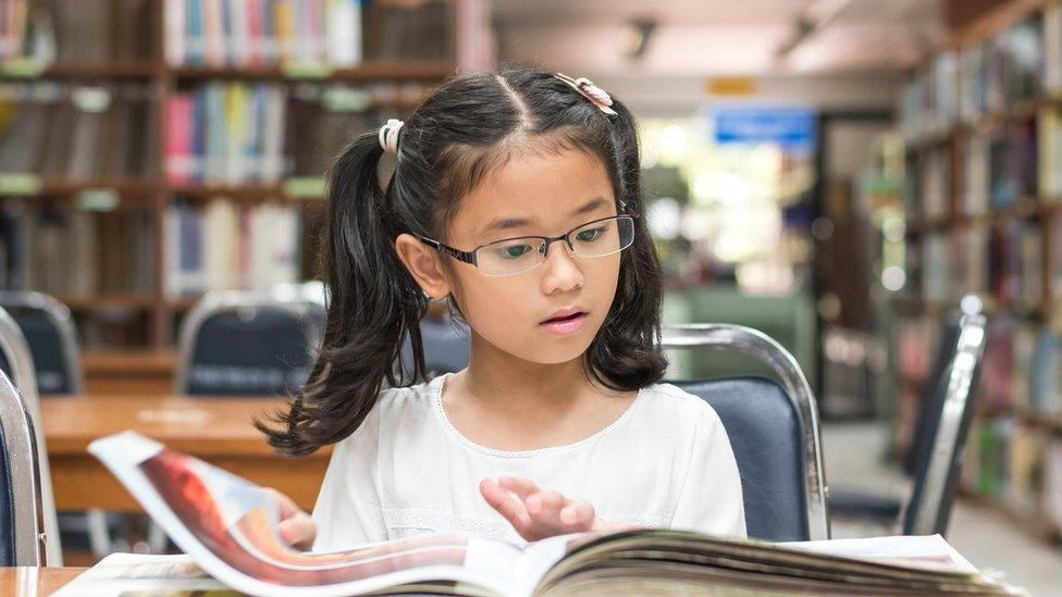 girl-reading-poetry