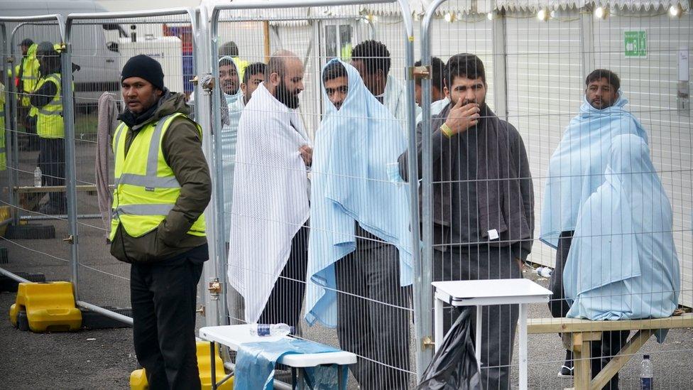 migrants-at-manston-centre.