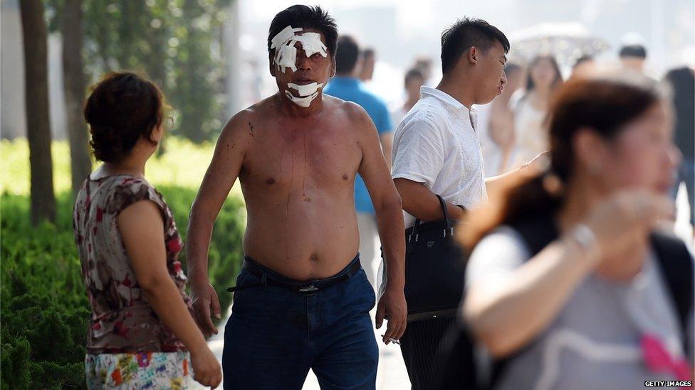 Man walking, wounded, in Tianjin (13 August 2015)