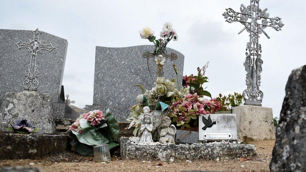 Grave of an unidentified girl found dead and mutilated in a ditch of the A10 motorway near Blois in August 1987