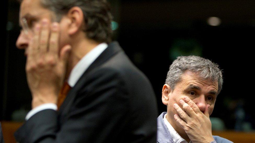 Greek Finance Minister Euclid Tsakalotos, right, and Dutch Finance Minister Jeroen Dijsselbloem, left, attend a meeting of EU finance ministers in Brussels, 25 May