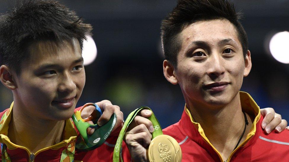 China's Chen Aisen (L) and China's Lin Yue celebrate with their gold medal during the podium ceremony for the Men's Synchronised 10m Platform