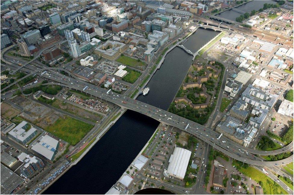 Kingston Bridge looking east