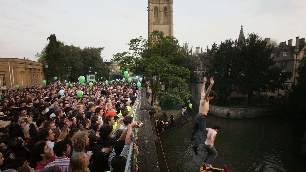 Students jumping off Magdalen Bridge