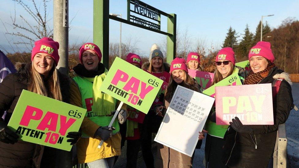 picket line in Alloa