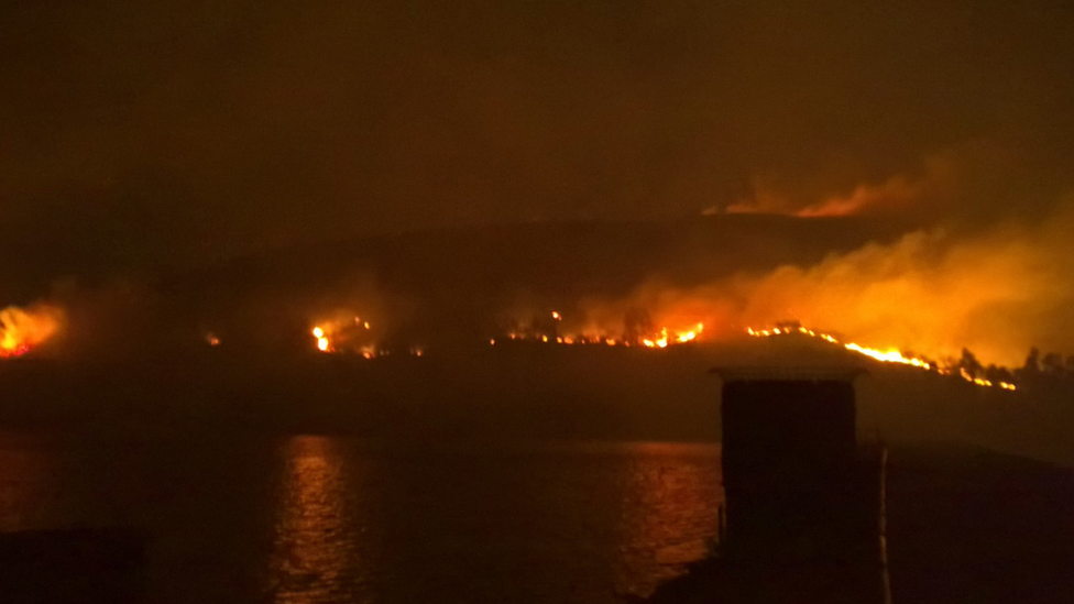 Moorland fire in Stalybridge captured by Sean Quarmby