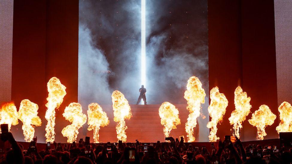 Picture of Kendrick Lamar surrounded by fire