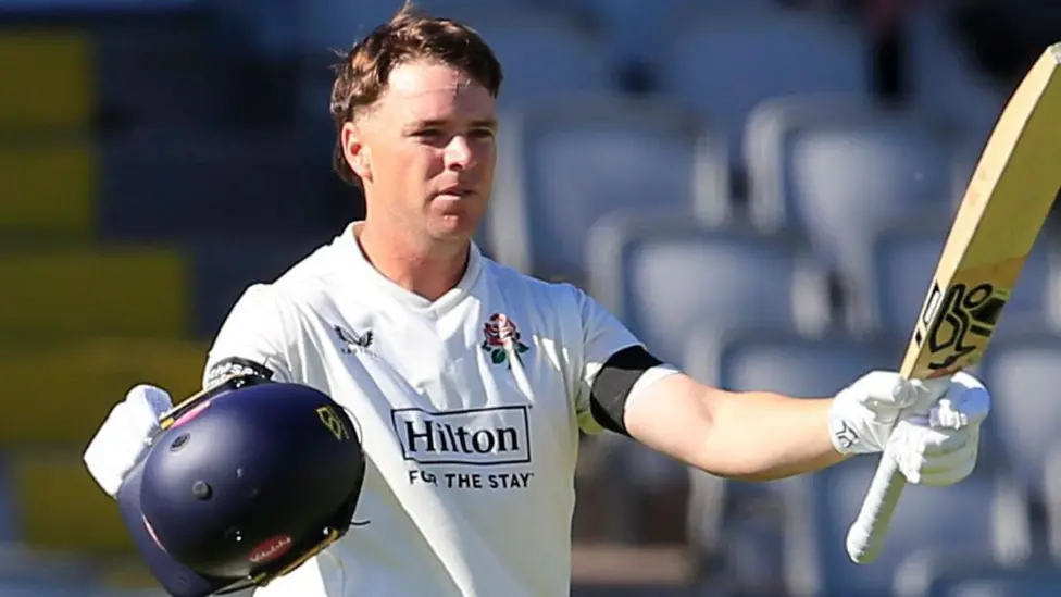 El centenar de Harris coloca a Lancashire en la cima en Durham.