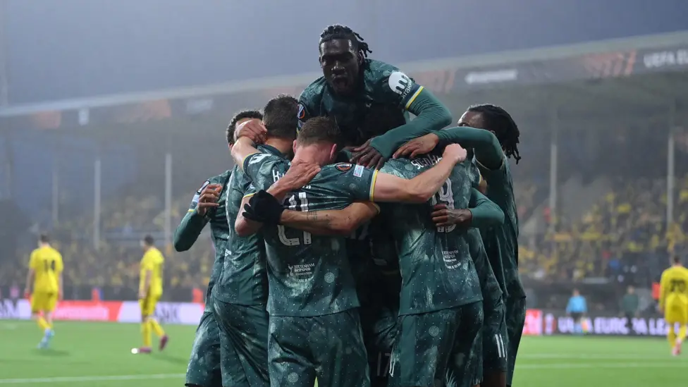 Solanke & Porro strike as Spurs seal all-English final