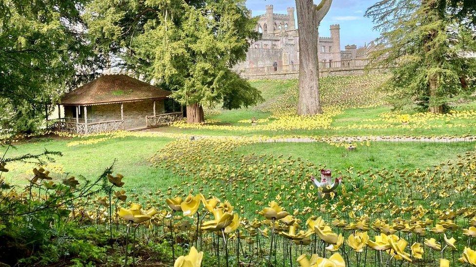 Ceramic daffodils