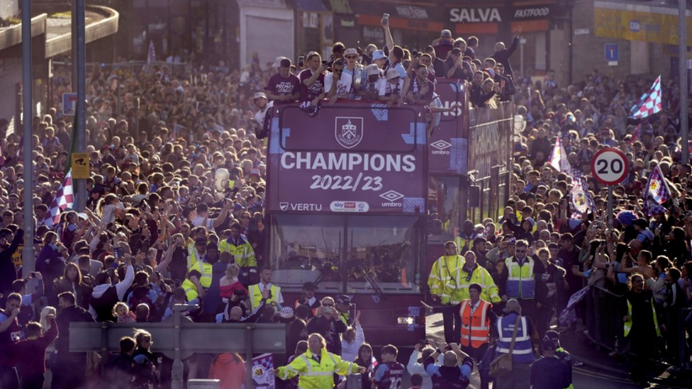 Burnley open-bus parade