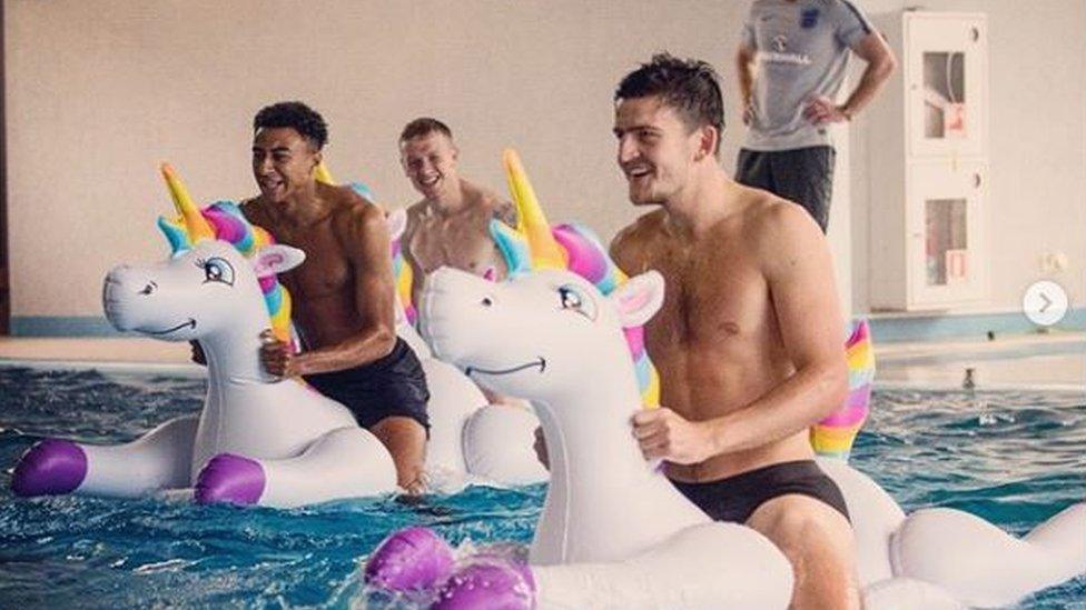 england-inflatable-unicorns.