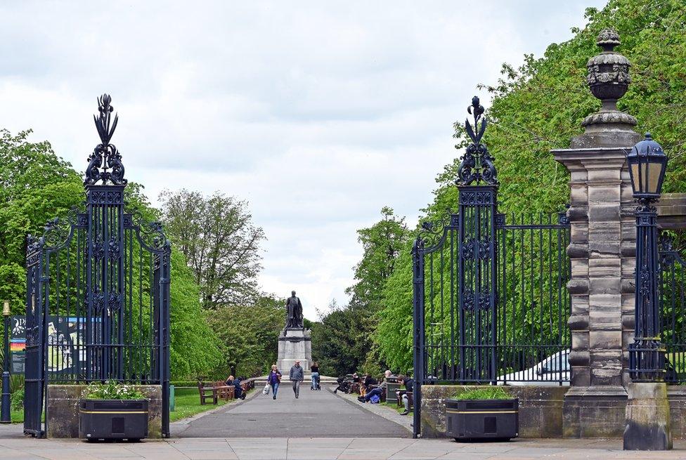 Pittencrieff Park entrance, Dunfermline, Fife