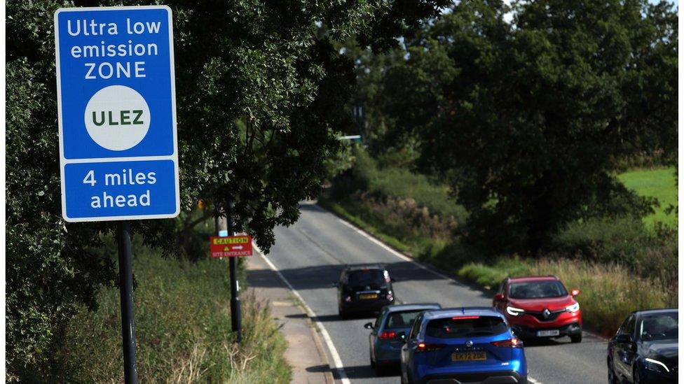 A sign announces the boundary for the extension of Ulez