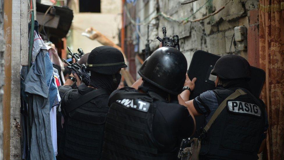 Philippine police in a raid on suspected drug smugglers in Manila on 5 September 2016