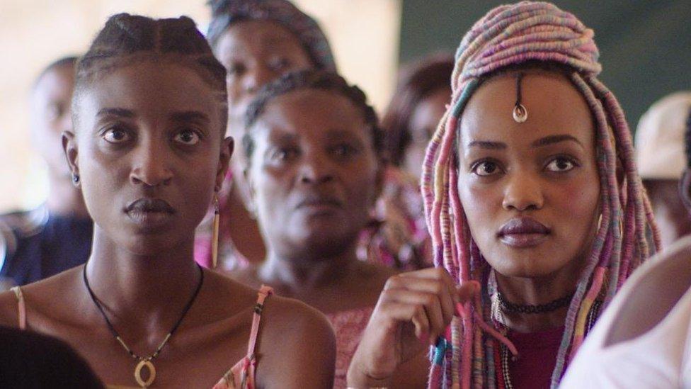 Samantha Mugatsia and Sheila Munyiva in Rafiki