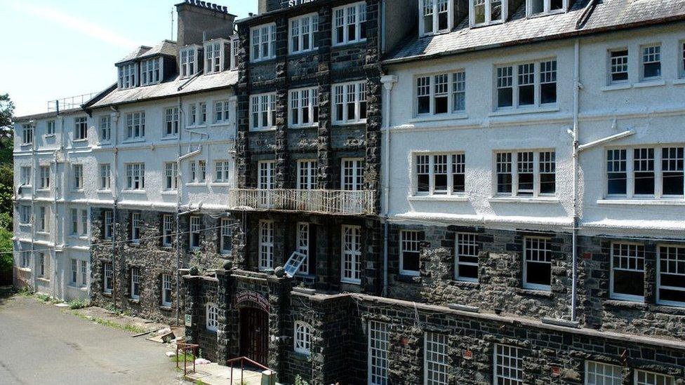 St David's Hotel, Harlech, in a derelict state - photo taken in 2008