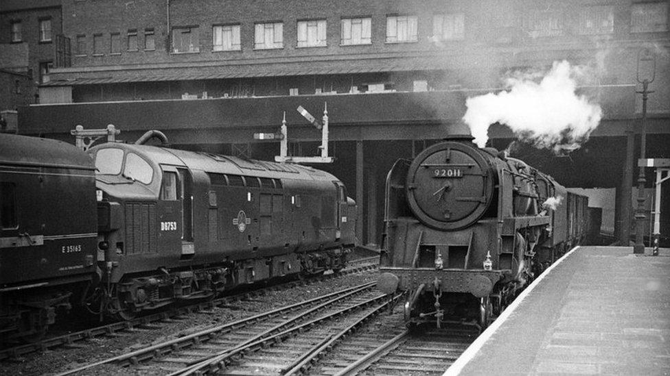 Trains at Nottingham Victoria Station