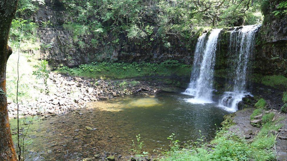 Peidiwch a gwlychu! Rhaeadr Sgwd yr Eira ym Mannau Brycheiniog