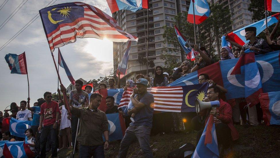 Supporters of Mahathir Mohamad, wait for him to be sworn in as Malaysian prime minister May 10, 2018