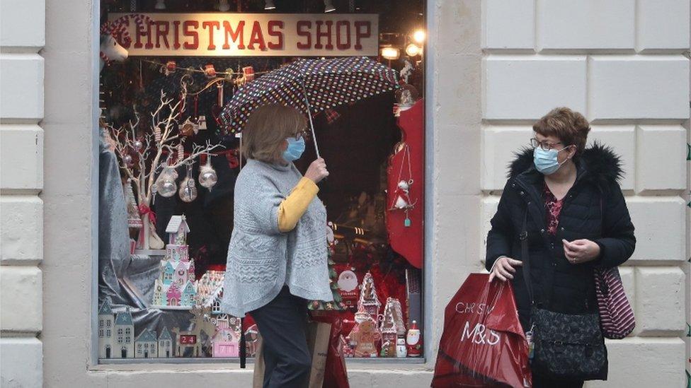 shoppers in stirling