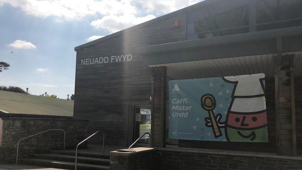 Neuadd Fwyd