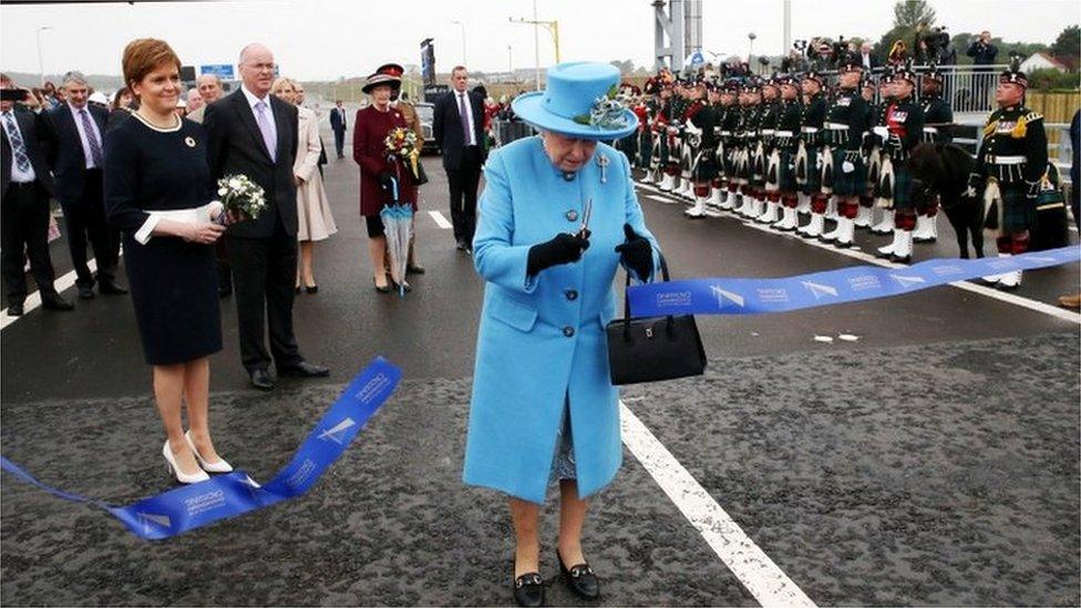 The Queen opens the bridge