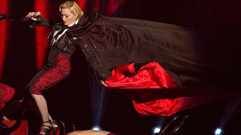 Madonna falling at 2015 Brit awards