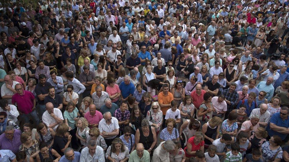 Crowds at the vigil for Ignacio Echeverría