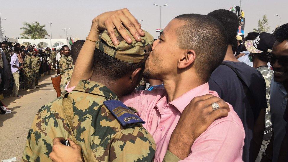 protester kisses soldier, 11 april