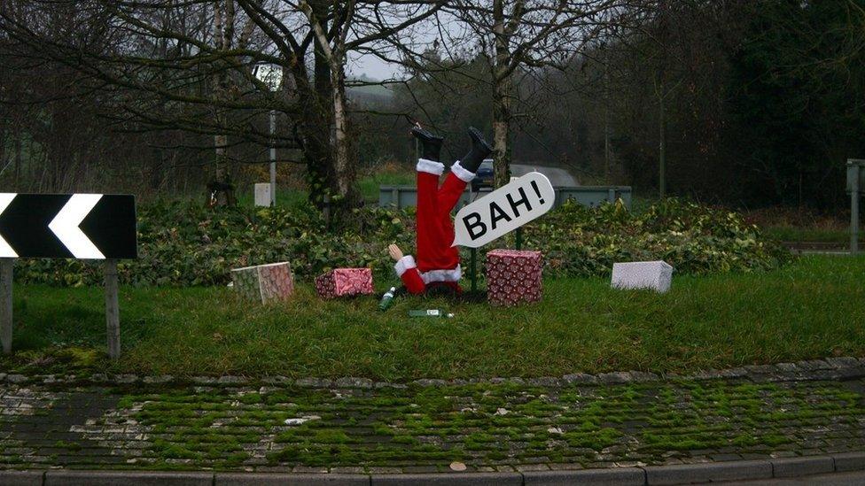 Santa on Playhatch roundabout