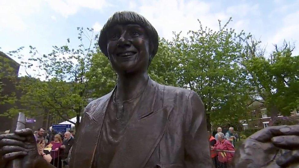 Victoria Wood statue