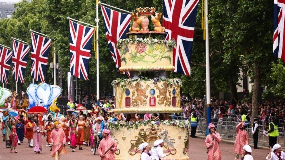 Float of a cake.