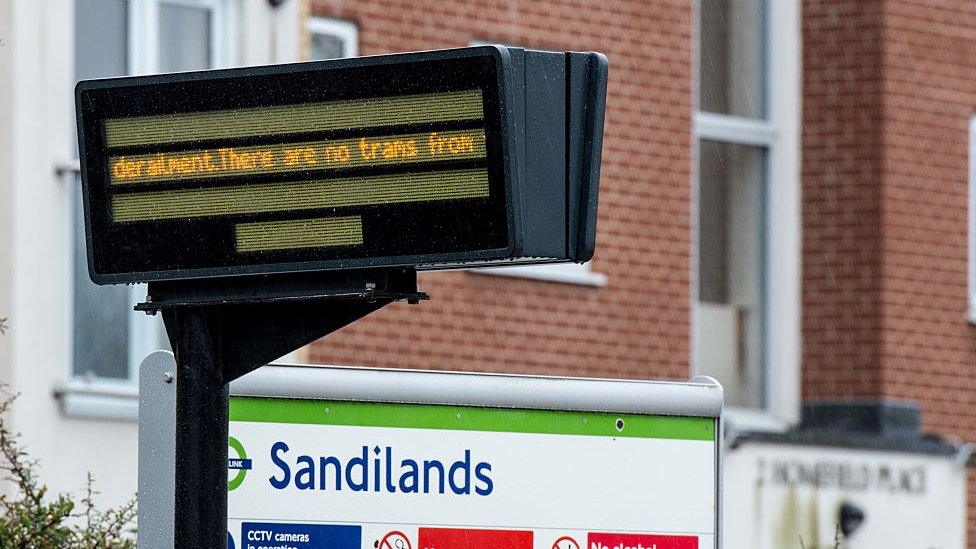 Information sign saying no trams